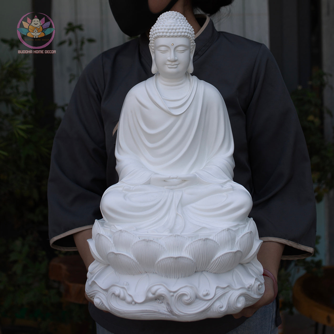 Shakyamuni Buddha Statue – Smiling Resin Meditation Sculpture, Seated Buddha Figurine on Lotus, Zen Buddhist Altar Home Decor