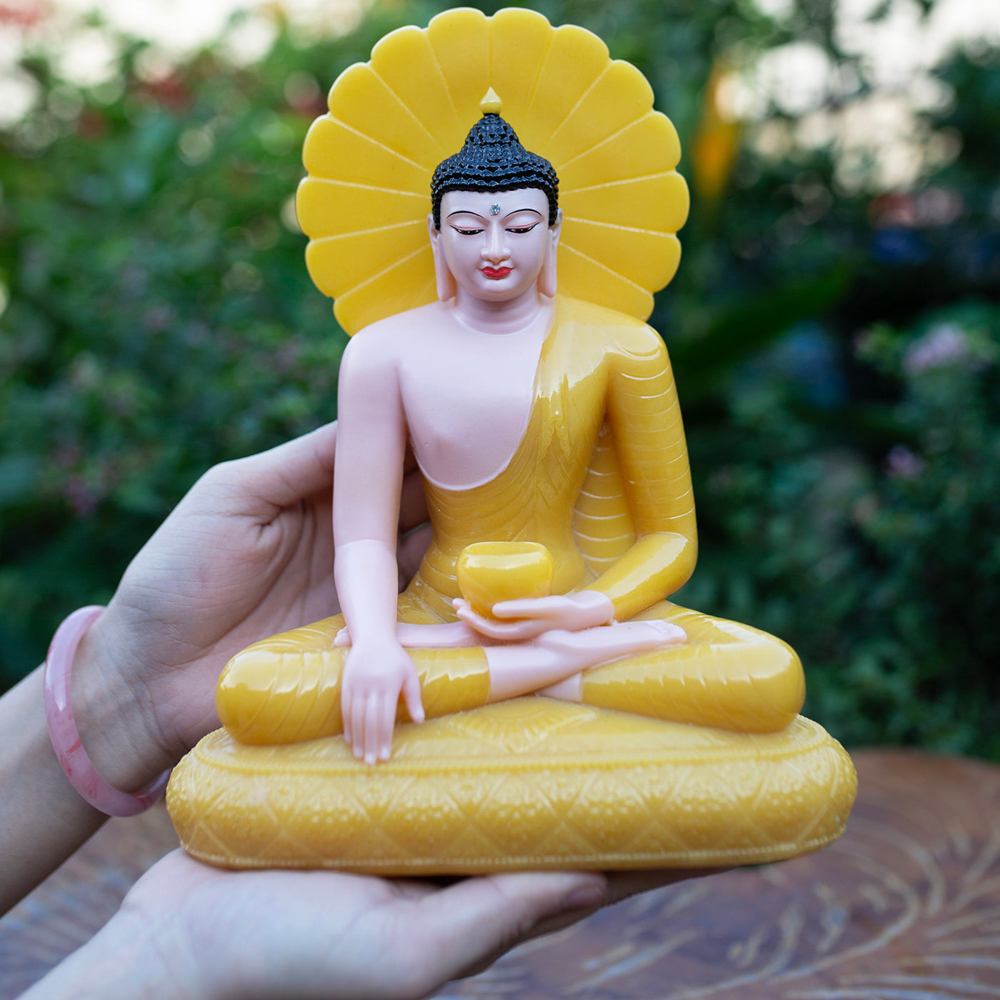 Medicine Buddha Statue – Yellow Quartz Resin Sculpture – Healing Buddha, Zen Meditation Decor, Buddhist Altar Ornament, Spiritual Gift