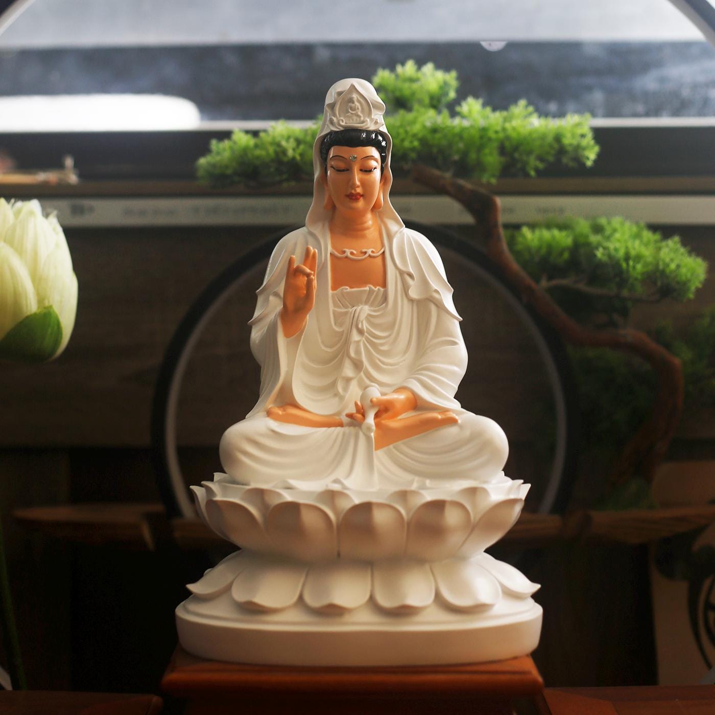 White Guanyin Statue – 30cm (11.8") Kwan Yin Bodhisattva Figurine | Pure Resin & Stone Powder | Meditation Altar Decor