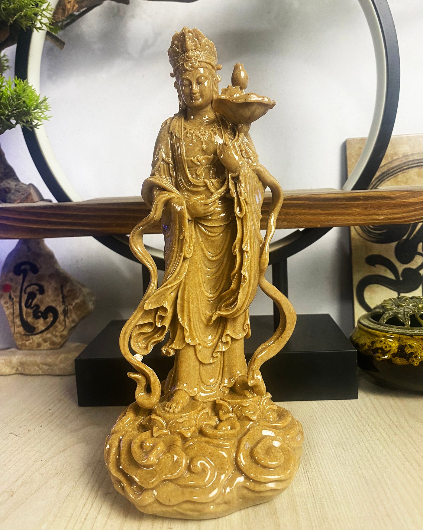 Thế Chí Bodhisattva Statue: Resin Stone Powder Buddhist Decor (23 cm)