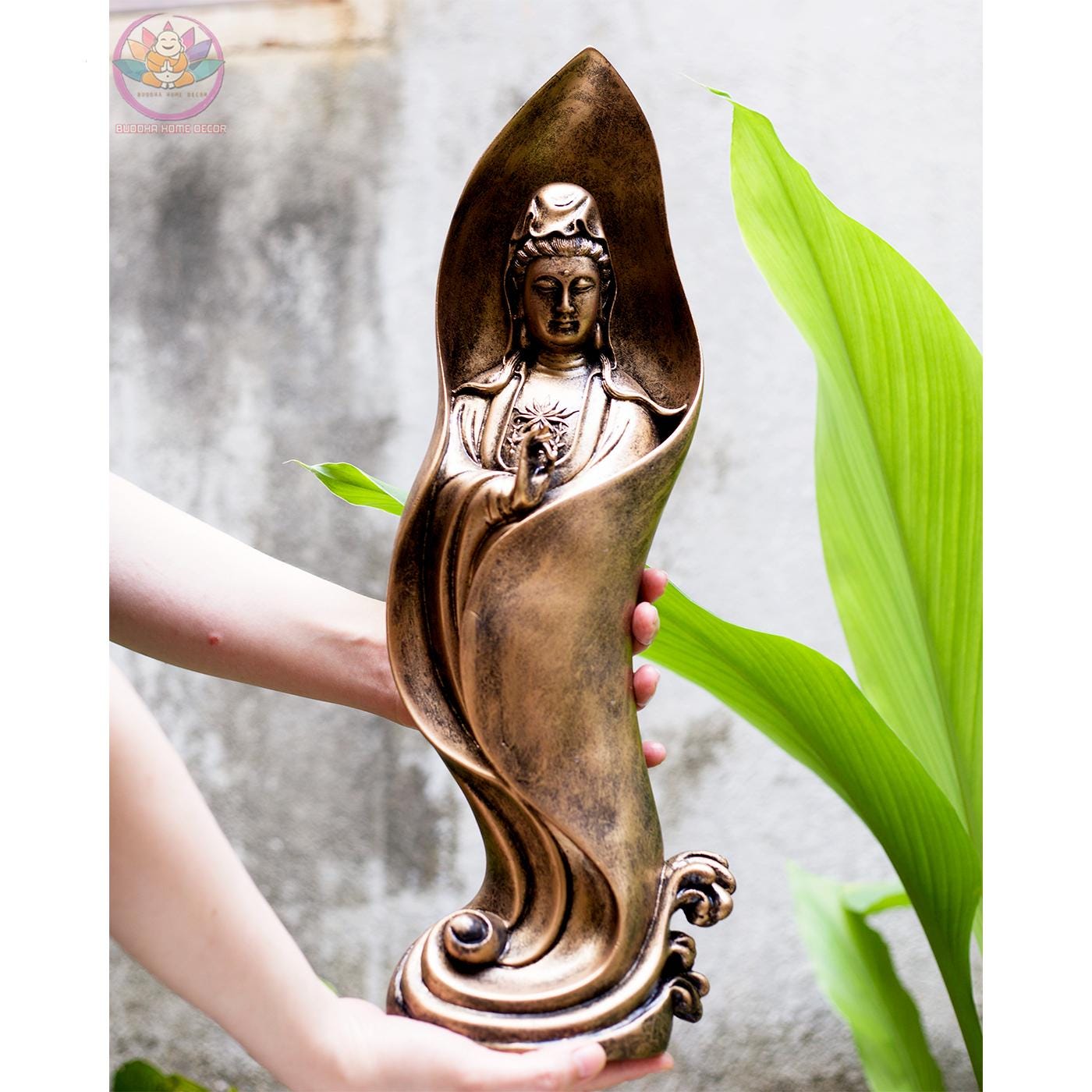 Modern Guanyin Statue – Minimalist Kwan Yin Figurine in Flowing Robe – Modern Bodhisattva Sculpture for Zen & Home Decor