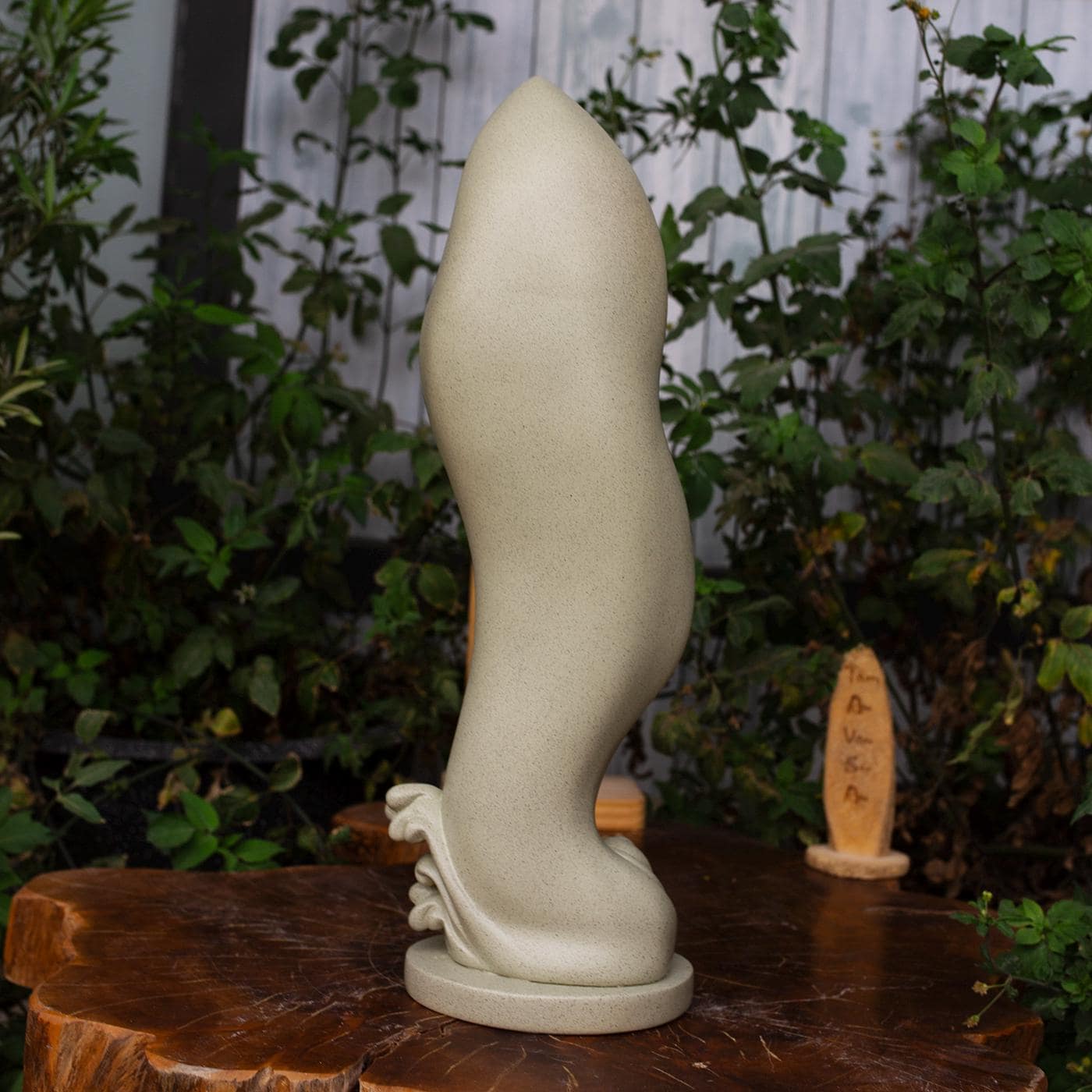Modern Guanyin Statue – Abstract Bodhisattva Figurine in Flowing Robe – Minimalist Kwan Yin Sculpture for Zen Decor