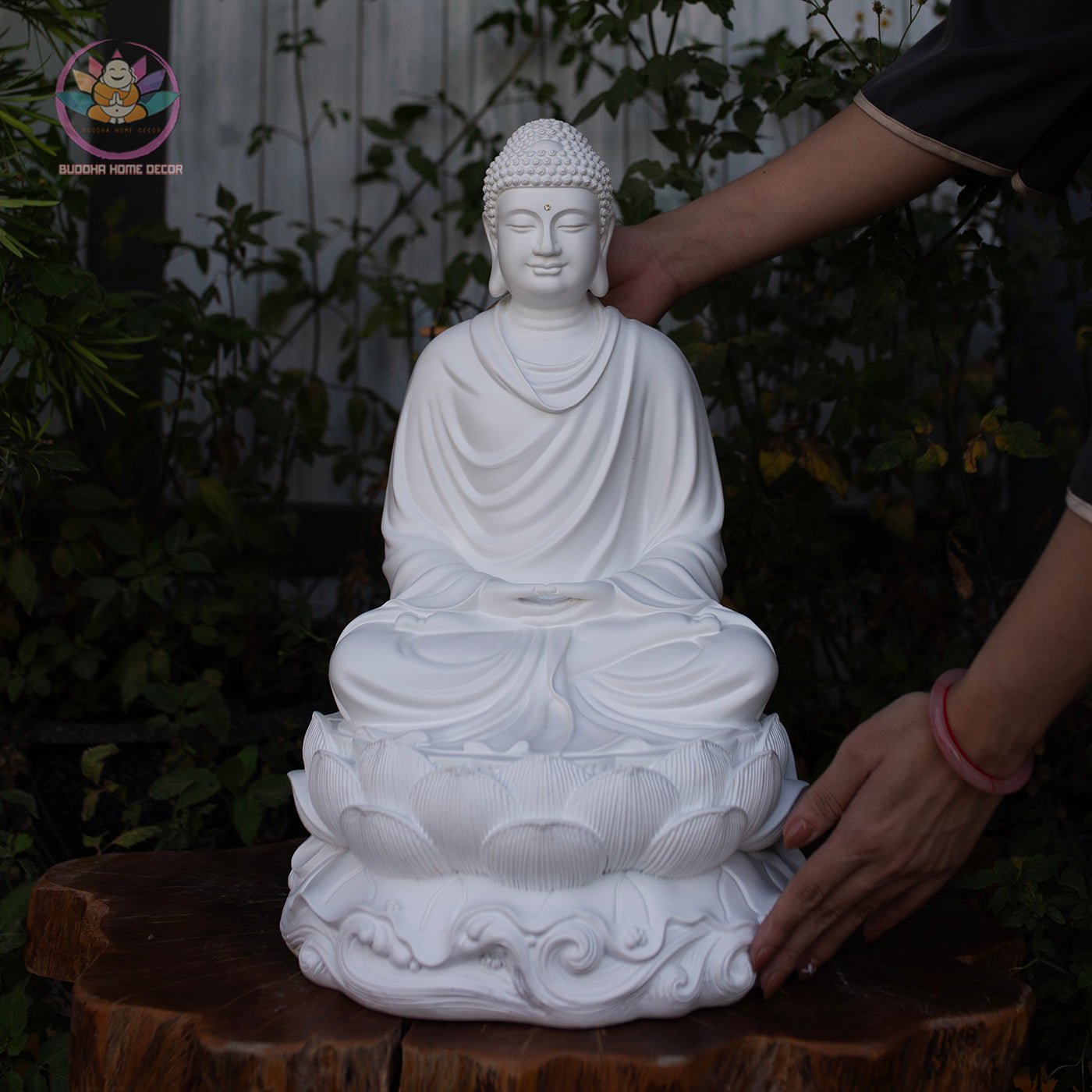 Shakyamuni Buddha Statue – Smiling Resin Meditation Sculpture, Seated Buddha Figurine on Lotus, Zen Buddhist Altar Home Decor
