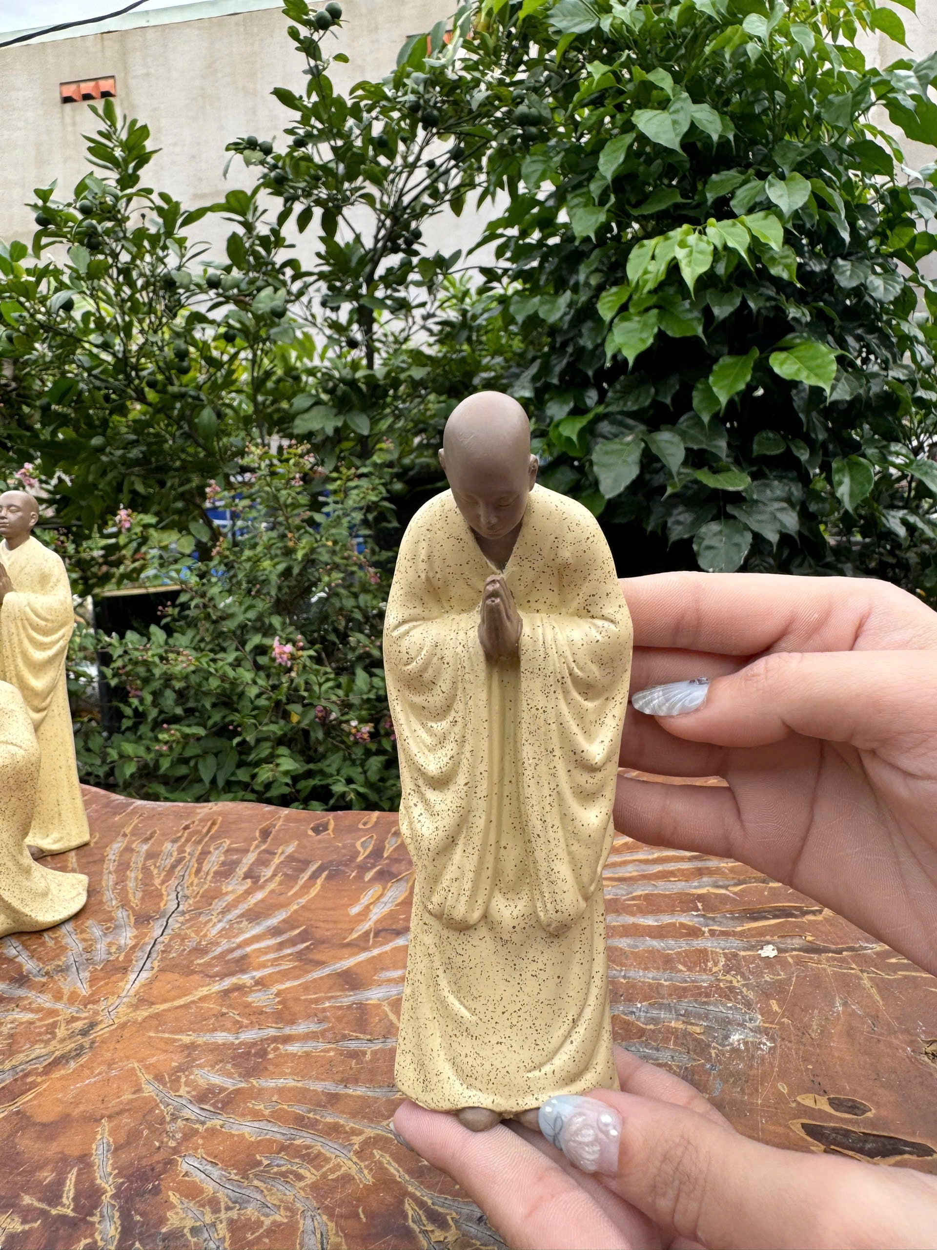 Three Monks Statue Set – Resin Buddhist Figurines of Praying and Bowing Monks, Zen Meditation Decor, Ta Bà Tam Thánh Spiritual Gift