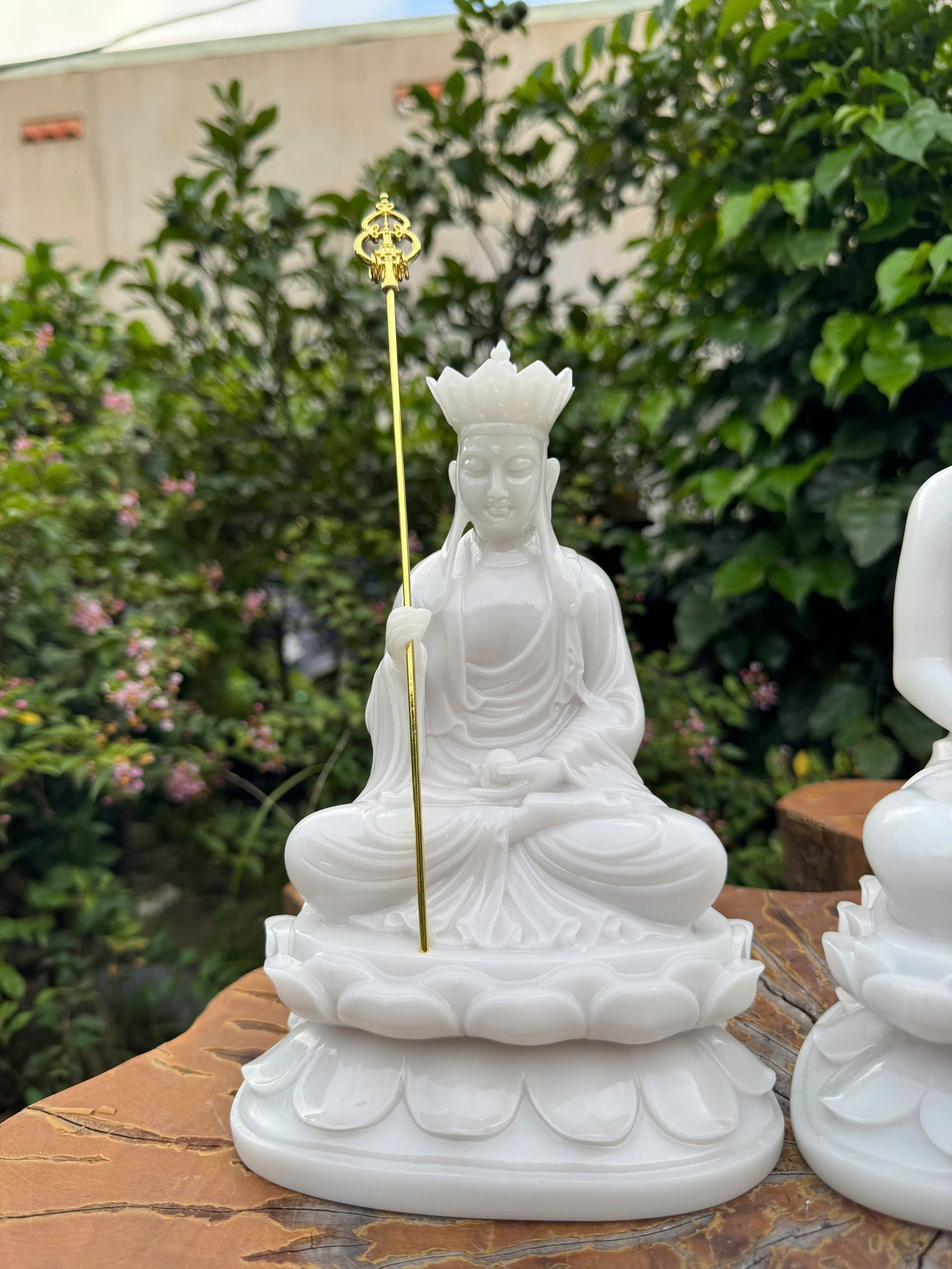 White Resin Buddha Statue Set – 30cm Guanyin & Ksitigarbha, 32cm Shakyamuni Buddha on Lotus Base