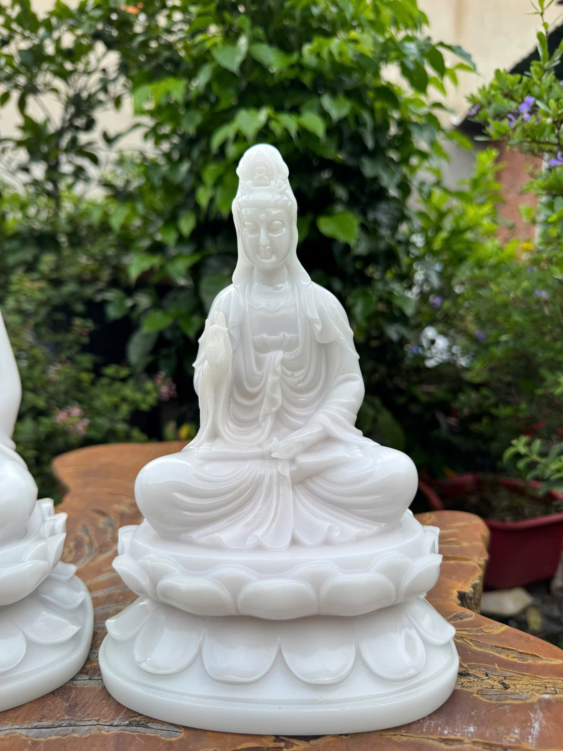 White Resin Buddha Statue Set – 30cm Guanyin & Ksitigarbha, 32cm Shakyamuni Buddha on Lotus Base